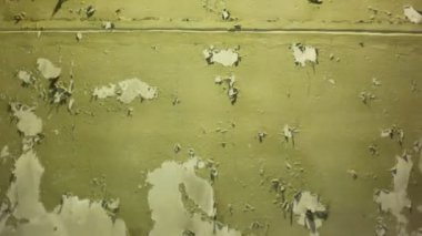 Duvar Boya tarafından zarar görmüş.