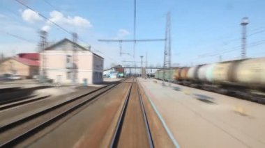 küçük Rus tren istasyonu, parça ve tren hareket etmesini sarnıçlar