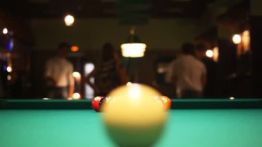 el topları biliards masaya kırmak.