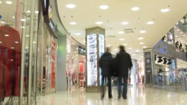 alışveriş merkezinde acele