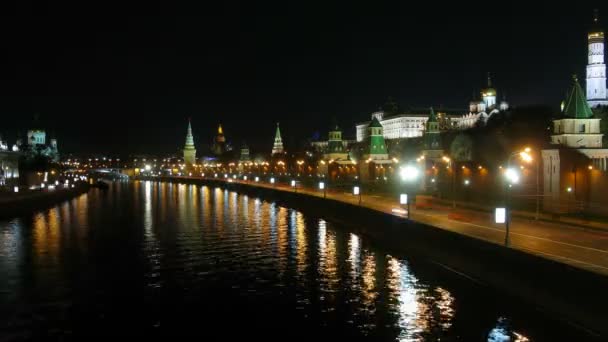 Night kremlin in light of neon — Stock Video