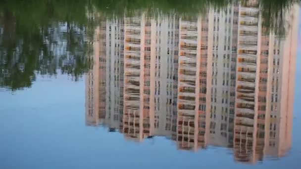 Building reflected in the water — Stock Video