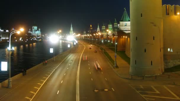 Kremlin parralel içinde trafik — Stok video