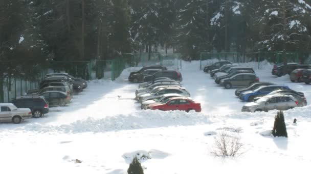 Autók téli parkoló, idő telik el — Stock videók