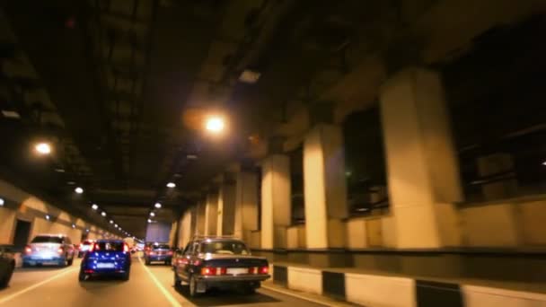 Езда по туннелю — стоковое видео