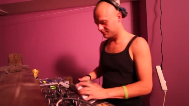 DJ bouchent — Video