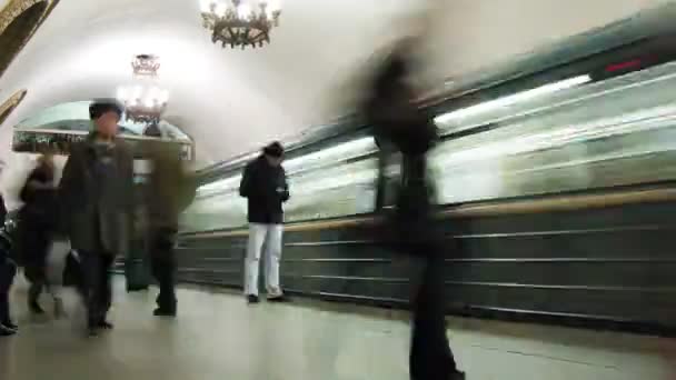 Boarding passenger in train metro. Time lapse — 图库视频影像