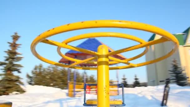 Rotação para round-robins no parque infantil — Vídeo de Stock