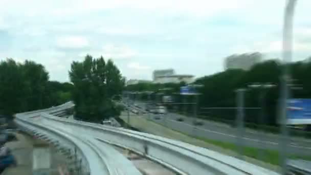 Reis met de trein na een monorail — Stockvideo