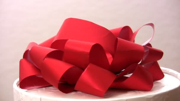 Red bow on revolving box — Wideo stockowe