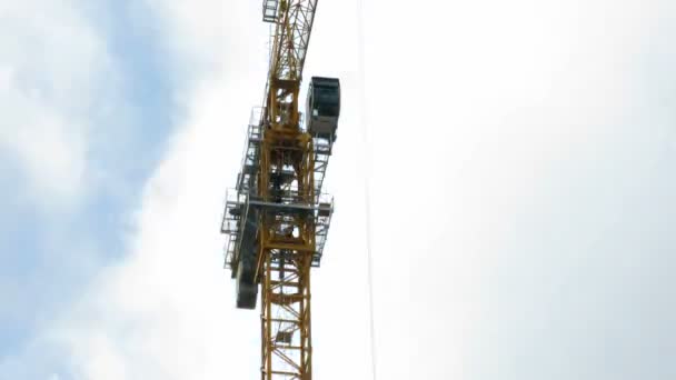 Ascent of the booth of the crane. Time lapse — Stock Video