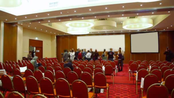 MOSCOW - OCTOBER 2: back view of auditorium conference STOCK in RUSSIA 09 October 2, 2009 in Holiday Inn Lesnaya, Moscow, Russia — Stock Video