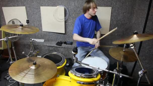 Drummer playing on dums in studio — Stock Video