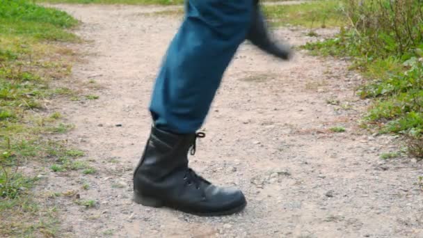 Soldier in military boots running on the spot, profile — Stock Video