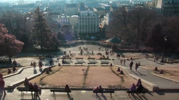 Tourists on montmartre in Paris, France.  — Stock video