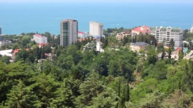 kaydırma Resort city Yalı ile ve birçok ağaç, sochi, Rusya Federasyonu