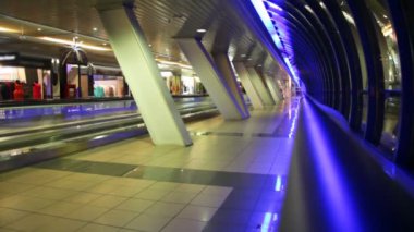 Moskova ticaret metrelik köprü pavyonlar ve travelator ile