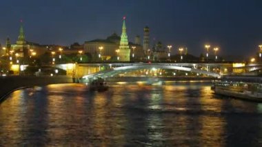 kremlin Nehri üzerinden köprü