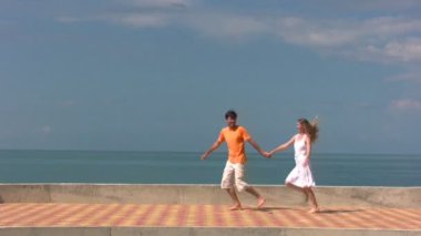 Çift tam sol ve arka geçiyor