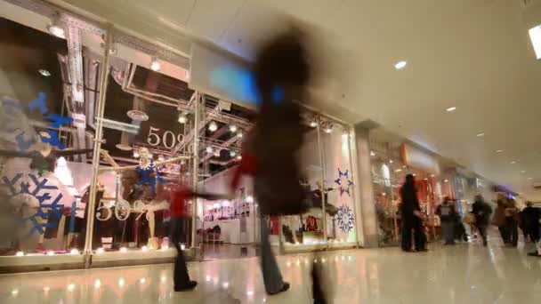 Nel moderno centro commerciale — Video Stock