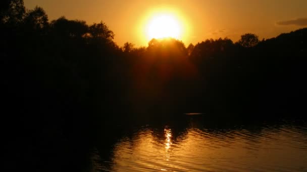 Coucher de soleil sur le lac 