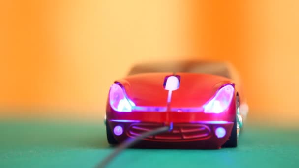 Computer mouse in form of automobile glows blue backlight and rotates — Stock Video