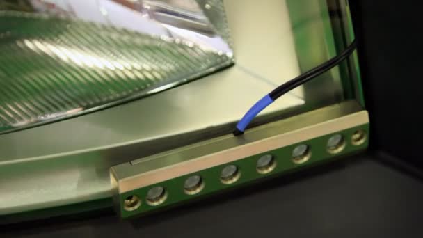 Niebieski cebulki diody elektroluminescencyjne przyłączyć się okresowo i wyłączone — Wideo stockowe
