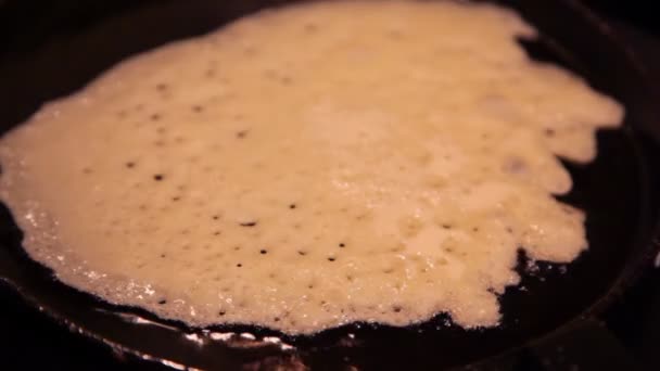 Pan yağda kızartılmış börek — Stok video