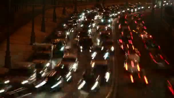 Nacht snelweg met levendige verkeer — Stockvideo