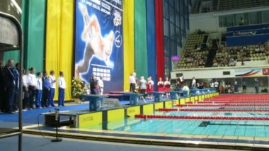 Moskova - 10 Mayıs: Rusya açık Şampiyonası üzerinde Mayıs 10, 2010, Moskova yüzme. sonra Yüzme yarışmaları kazananları ödüllendirme. zaman atlamalı.
