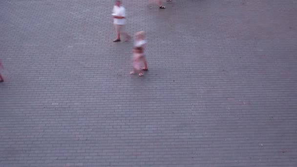 Caminar sobre piedra camino movimiento desenfoque timelapse — Vídeo de stock