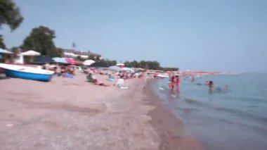 kamera hızlı bir yaz güneş plaj atılıyor.