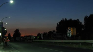 arabalar gece otoyolda tarafından yapılmaktadır.