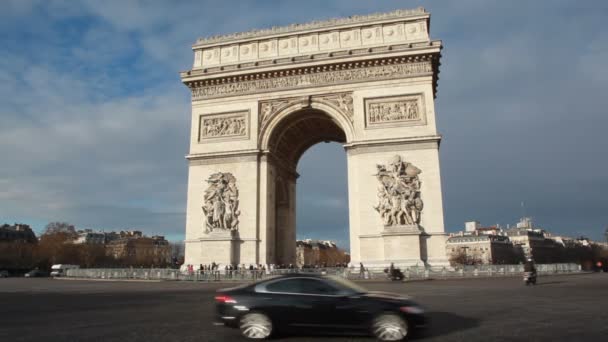 Triomfboog, champs elysee oorlogsmonument in Parijs — Stockvideo