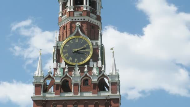 Torre Spasskaya del Kremlin de Moscú en Rusia — Vídeo de stock