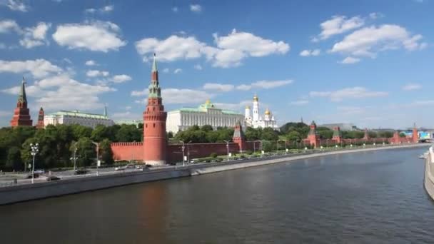 Bekijk op het kremlin uit rivier, Moskou, Rusland. — Stockvideo