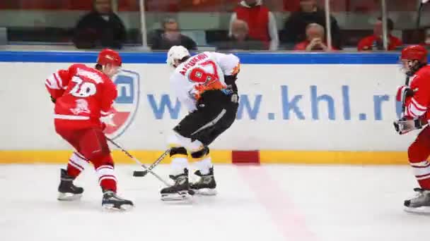 Jogo de hóquei "Spartak" - "Almaz" de MHL em palácio de esportes "Sokolniki " — Vídeo de Stock