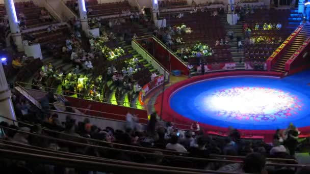 Arena is empty, spectators sit down on the places before the representation beginning in circus. — Stock Video