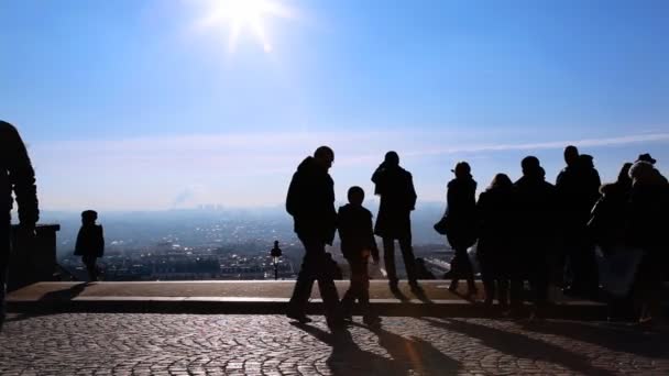 Mira a París desde la colina de Montmartre, París, Francia — Vídeo de stock