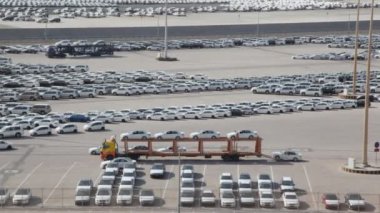 yolcu gemilerine ve kargo mavna içinde seaport abu Dhabi, Birleşik Arap Emirlikleri