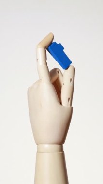 aydınlatma holding bir ahşap el