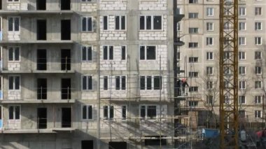 Evi Binası, inşaatçılar yapı iskelesi