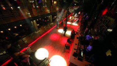 gelen bazı gece kulübü ile farklı renklerde yanıp geçtikten erişebilirsiniz