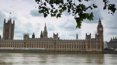 Parlamento ve thames Nehri ardında büyük ben ev sahipliği yapmaktadır.