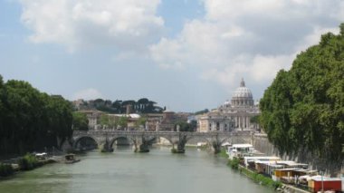 tiber Nehri'nin ile köprü Vatikan, Roma, İtalya.