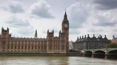 Parlamento ve thames Nehri ardında büyük ben ev sahipliği yapmaktadır.