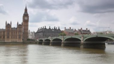 Parlamento ve thames Nehri ardında büyük ben ev sahipliği yapmaktadır.