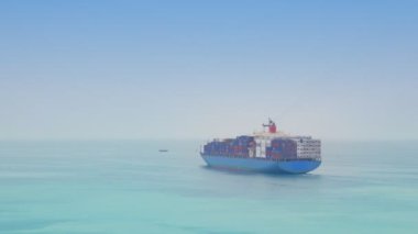 oldukça cargoship uzak bir yere çok yavaş gidiyor