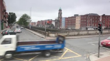 arabalar ve halklar üzerinde kavşak Dublin, İrlanda Hareketli