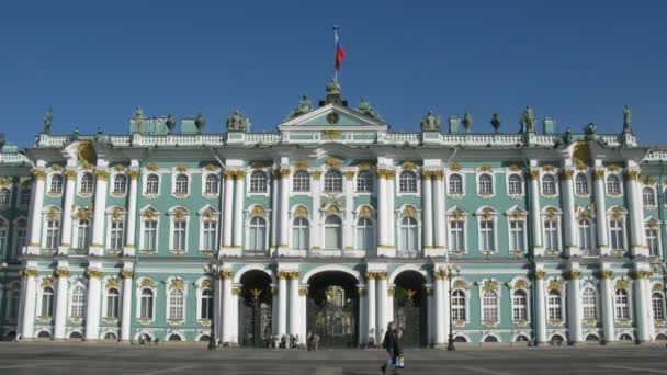 The area in front of a Winter palace in the summer — Stock Video